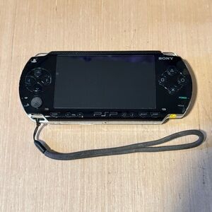 Sony PSP-1001 Hand Console Blk“BROKEN”Wont Load To Home Screen Parts-Repair Read